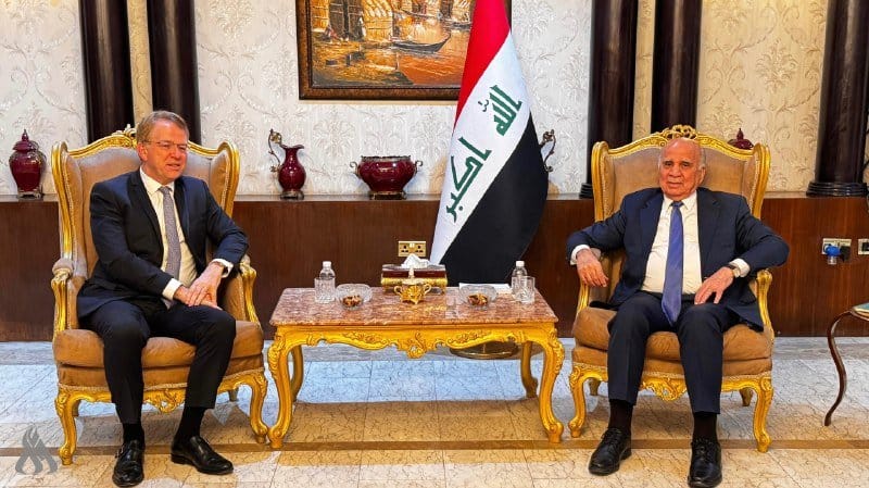 وزير الخارجية يؤكد للسفير الفرنسي الحرص على تشكيل حكومة تلبي تطلعات الشعب