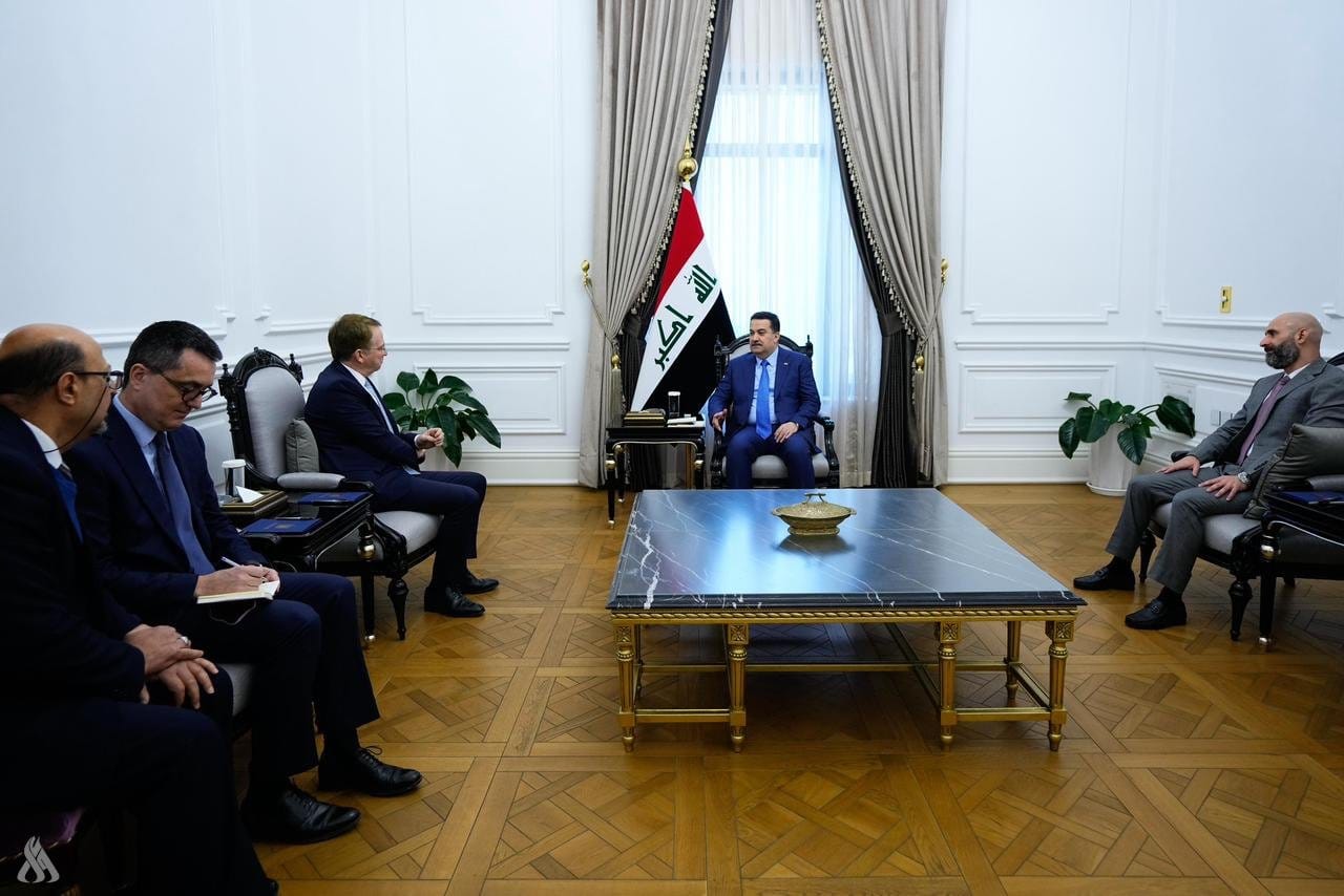 رئيس الوزراء يبحث مع السفير الفرنسي العلاقات الثنائية وسبل تطويرها
