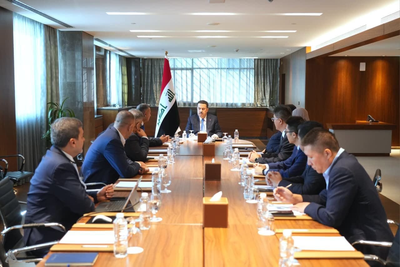 رئيس الوزراء يشدد على مضاعفة الجهود لانجاز مشروع تحلية مياه البحر بالبصرة
