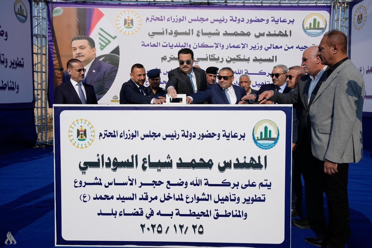 رئيس الوزراء يطلق أعمال تأهيل مداخل المناطق المحيطة بمرقد السيد محمد بن علي الهادي (ع)