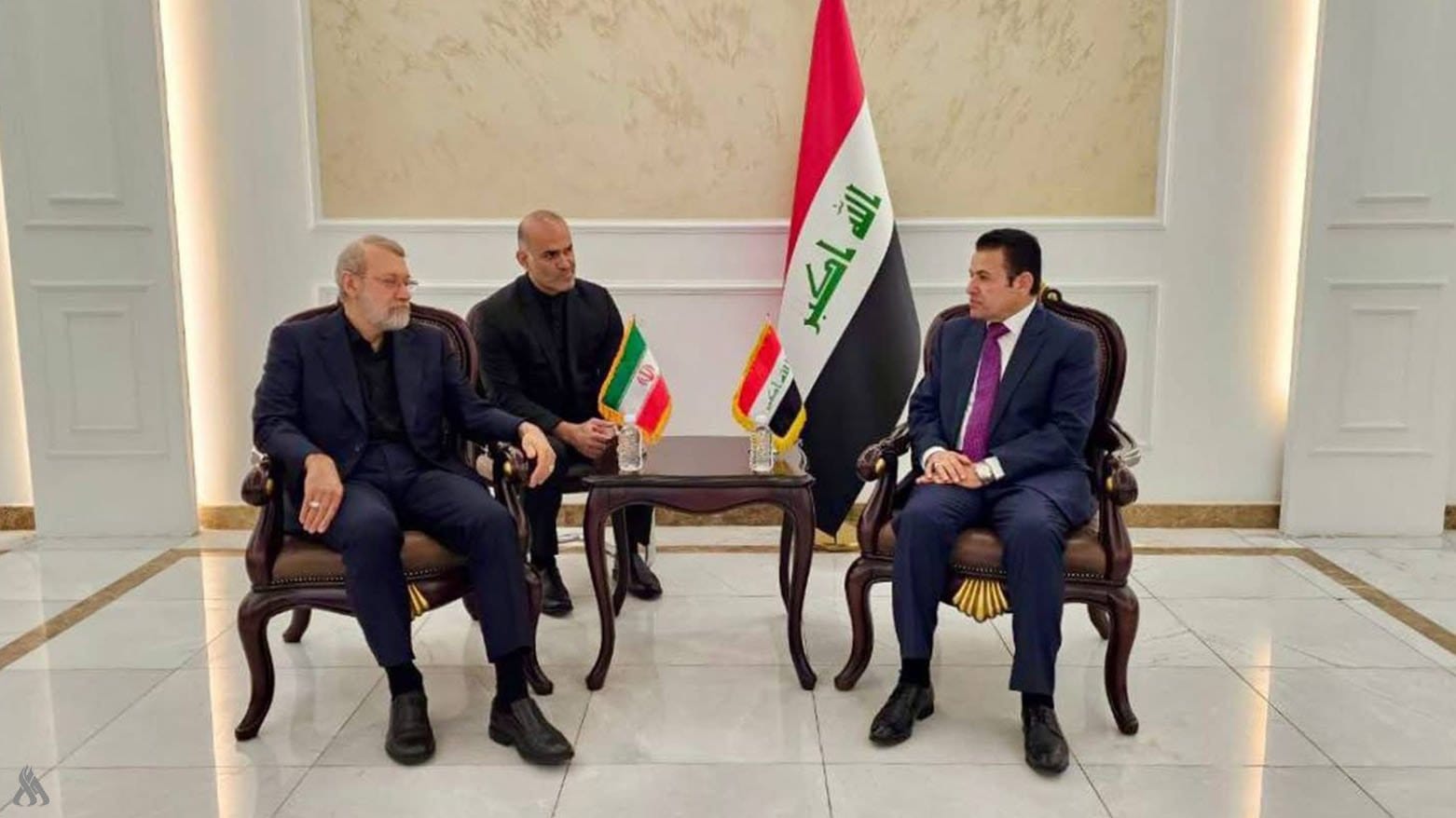 الأعرجي ولاريجاني يؤكدان على منع أي محاولات تسلل لمجموعات إرهابية بين البلدين