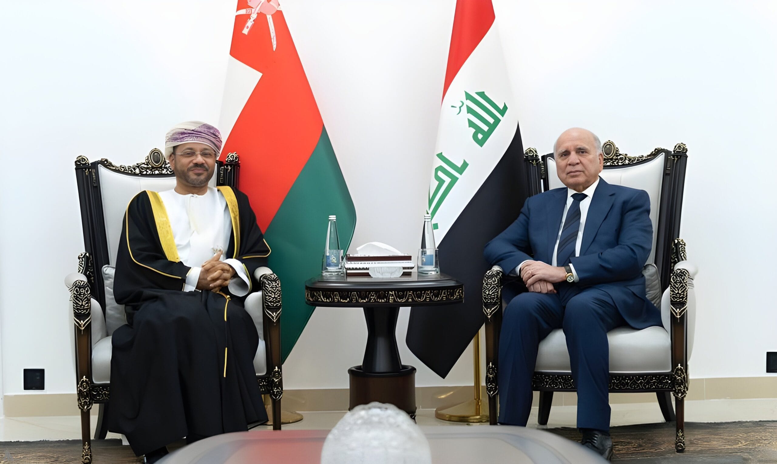وزيرا خارجية العراق وعُمان يؤكدان أهمية الحفاظ على استقرار المنطقة وإبعادها عن الصراعات