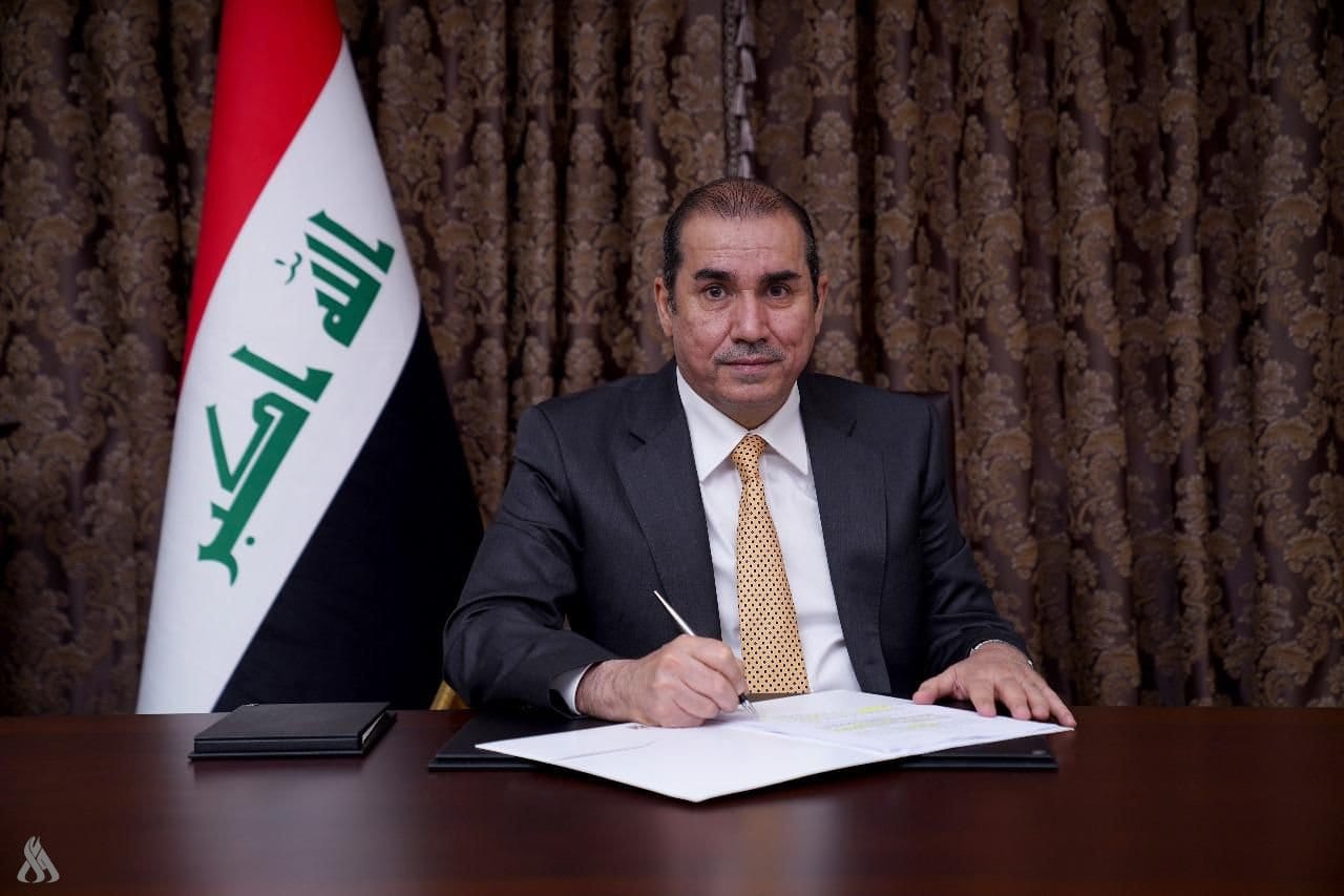 السفير العراقي في أنقرة يوجه بفتح دوام مسائي في قسم البطاقة الوطنية