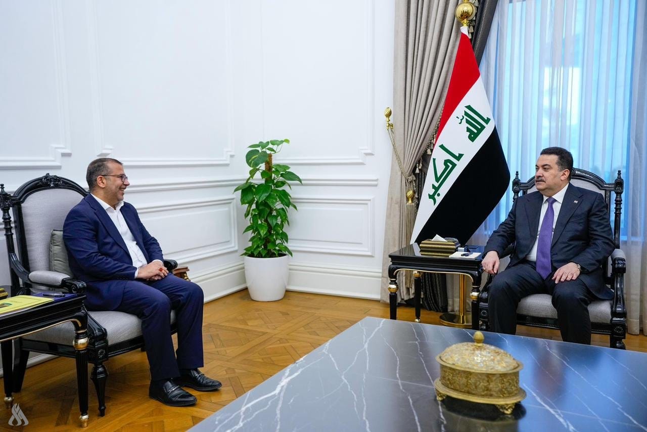رئيس الوزراء يشدد على ضرورة أن تنسجم مشاريع المحافظات مع الخطط التنموية الكبرى