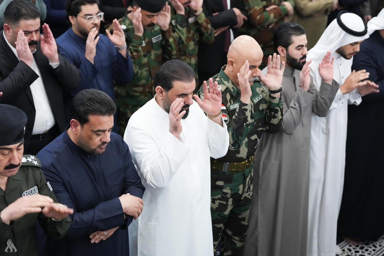 رئيس مجلس النواب يؤدي صلاة العيد في جامع الأنبار الكبير