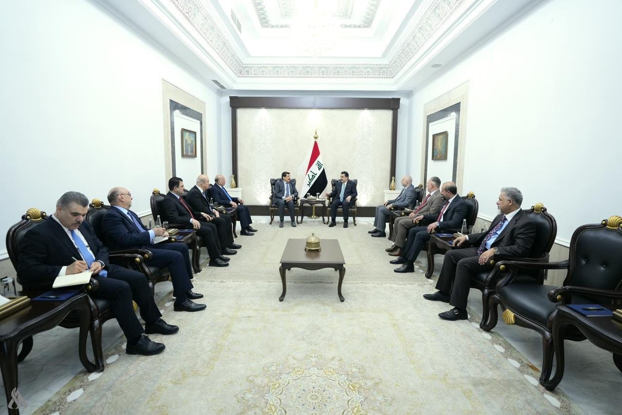 رئيس الوزراء ووفد الديمقراطي الكردستاني يؤكدان أهمية استمرار المشاورات لإكمال الاستحقاقات الدستورية