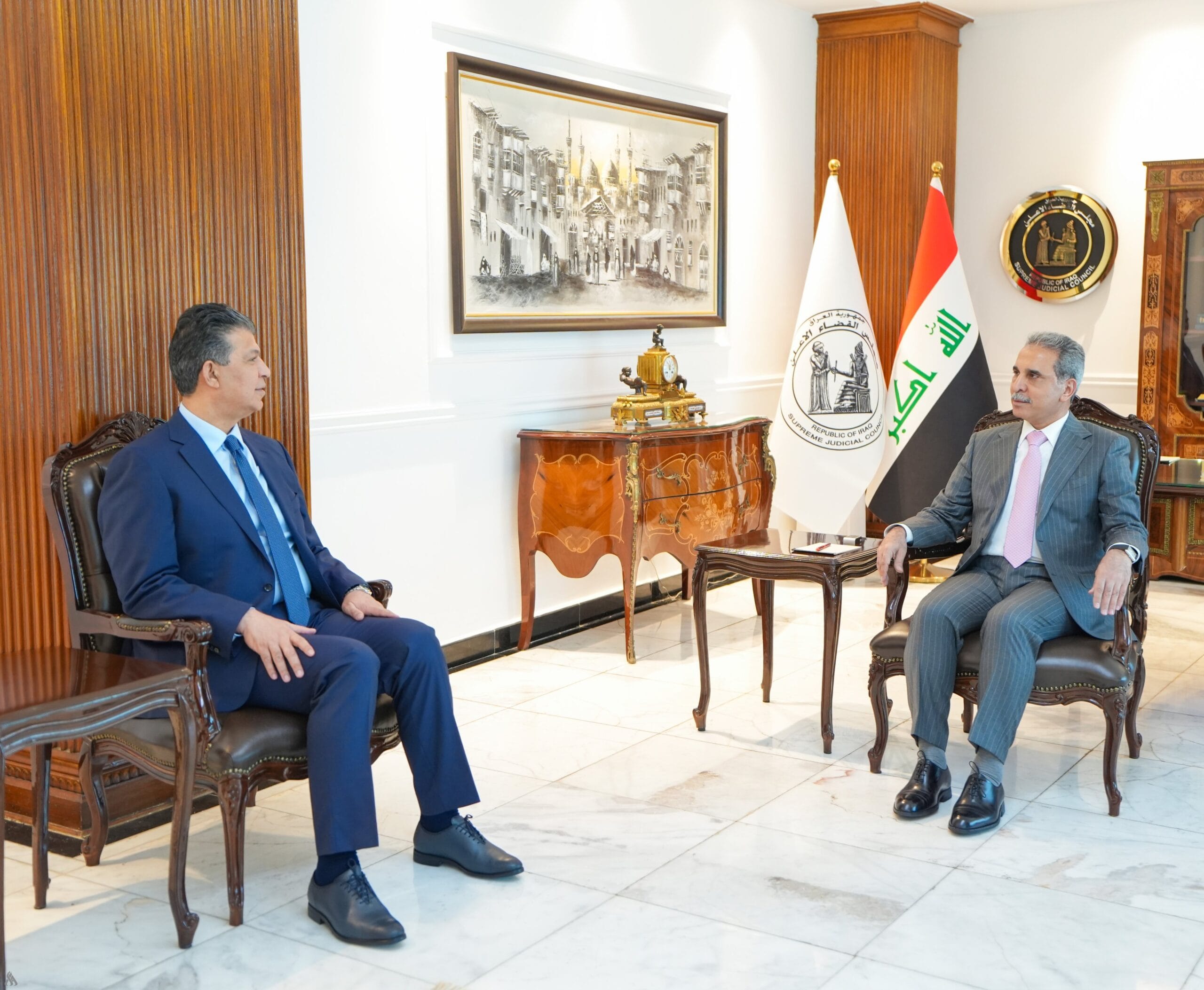 القاضي زيدان يستقبل رئيس شبكة الإعلام ويؤكد تبني الخطاب الإعلامي الذي يخدم المصلحة العامة