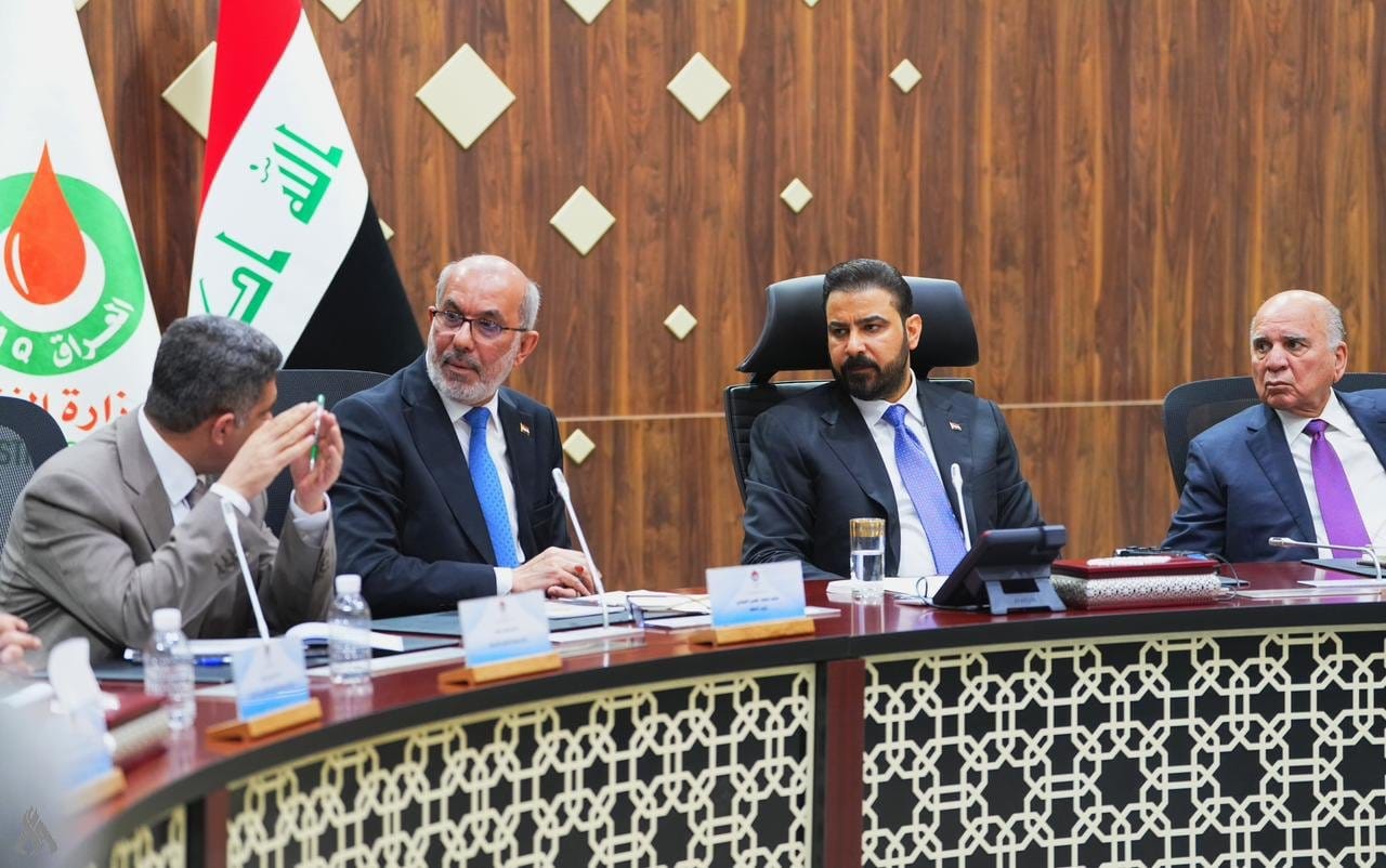 النفط: رئيس الوزراء وجّه بتوسيع منافذ التصدير وزيادة الإيرادات