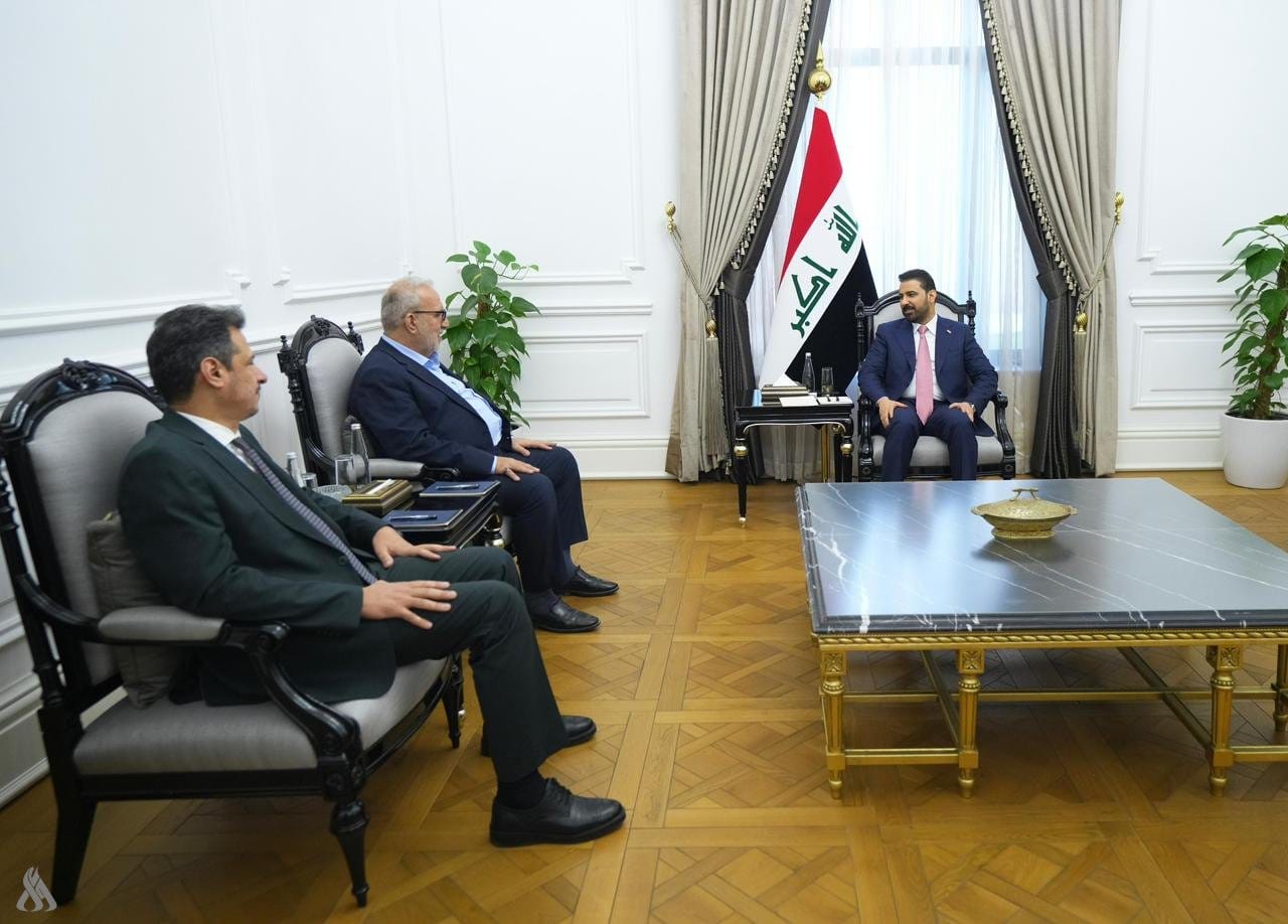 رئيس الوزراء يؤكد حرص الحكومة على تقديم كامل الدعم للعتبات المقدسة